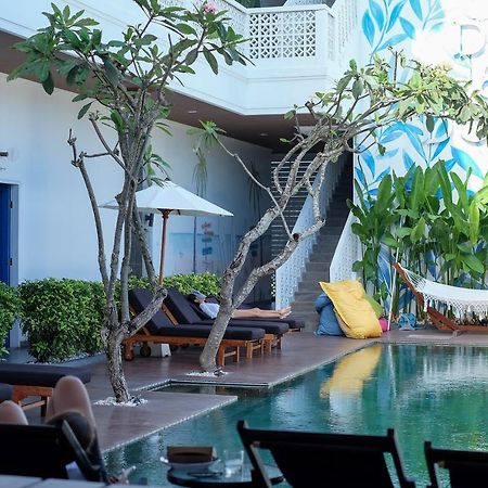 Dip & Doze Boutique Hostel Canggu  Exterior photo