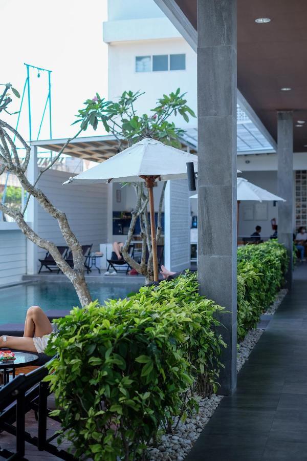 Dip & Doze Boutique Hostel Canggu  Exterior photo