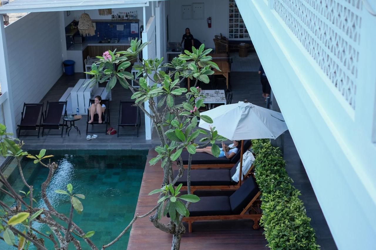 Dip & Doze Boutique Hostel Canggu  Exterior photo